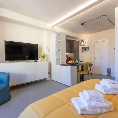 Ampio Monolocale Nel Centro Storico Di *